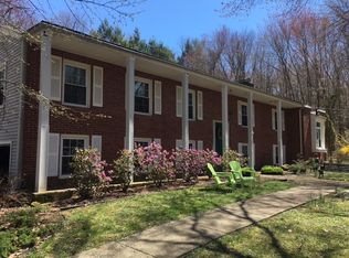 36 Maple Vale Dr, Woodbridge, CT 06525