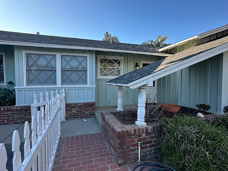 4411 Mammoth Ave — Photo 2