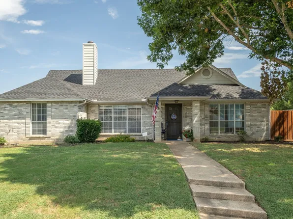 1333 Falcon Dr, Lewisville, TX 75077