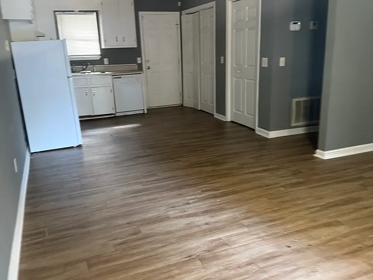 169 W Paces Dr — Photo 2