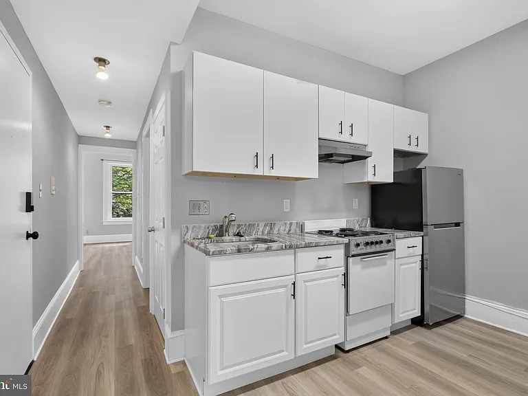 705 8th St SE #200 — Photo 12