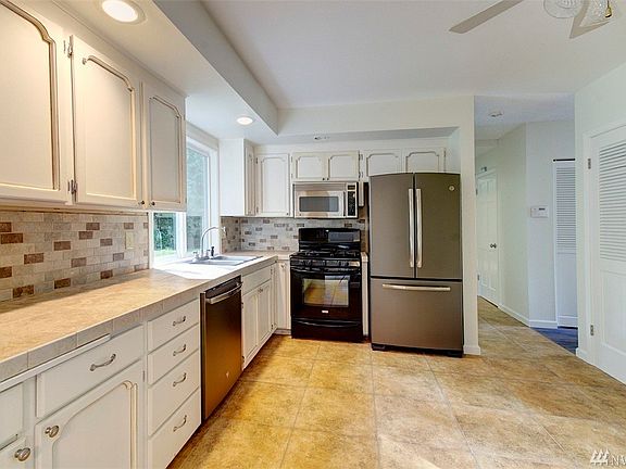 4th image of 15953 176th Ave NE