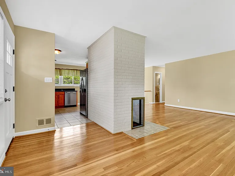 10228 Farnham Dr — Photo 12