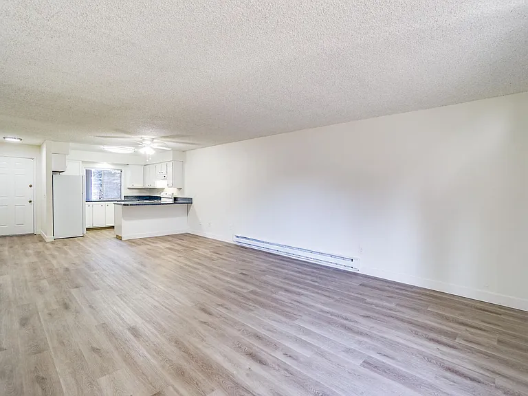 Charwin Court Apartments — Photo 50