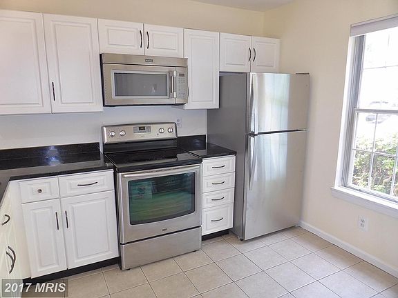 2nd image of 2809 Yarling Ct #2809