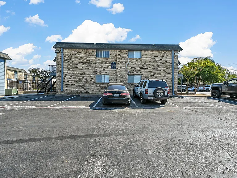One free parking per applicant.