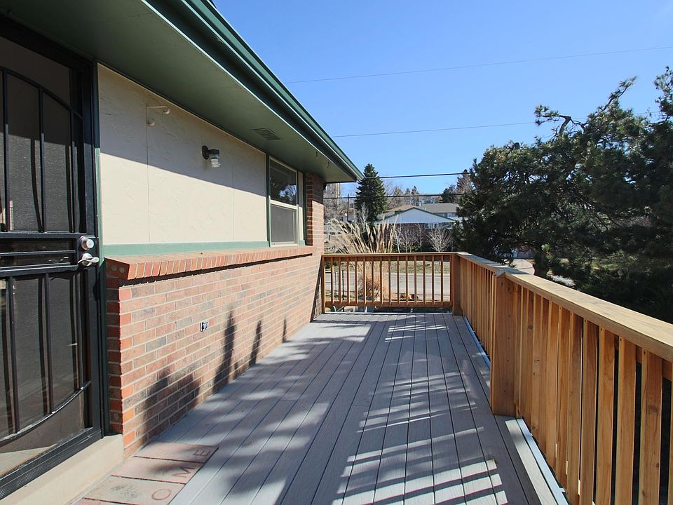 Large Trex Deck off Dining Area