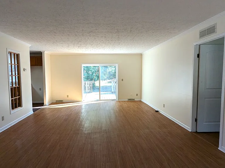 182 N Walker Rd — Photo 3