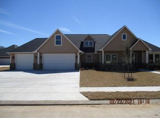 814 Oak Ridge Dr, Angleton, TX 77515