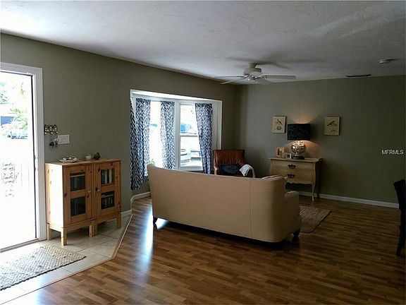 3rd image of 2715 Heather Pl