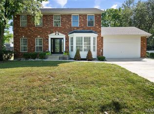 471 Lynwood Forest Dr, Ballwin, MO