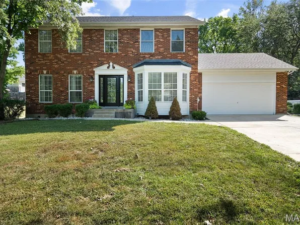 471 Lynwood Forest Dr, Ballwin, MO 63021