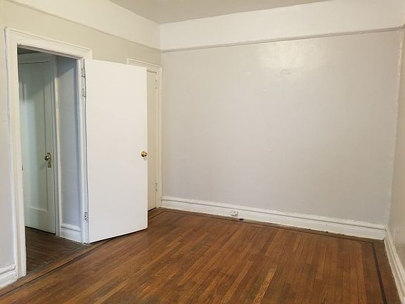 3rd image of 2121 Beekman Pl #E3