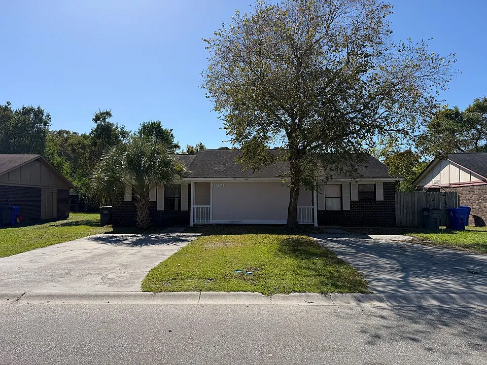 5225 Marseilles Dr #A