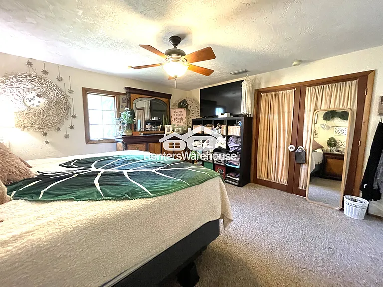 802 Embassy Rd — Photo 19