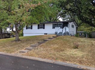 5916 N Michigan Pl, Kansas City, MO 64118