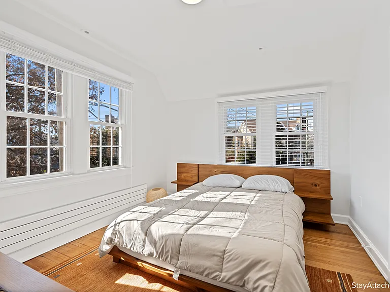 4464 Greenwich Pkwy NW — Photo 9