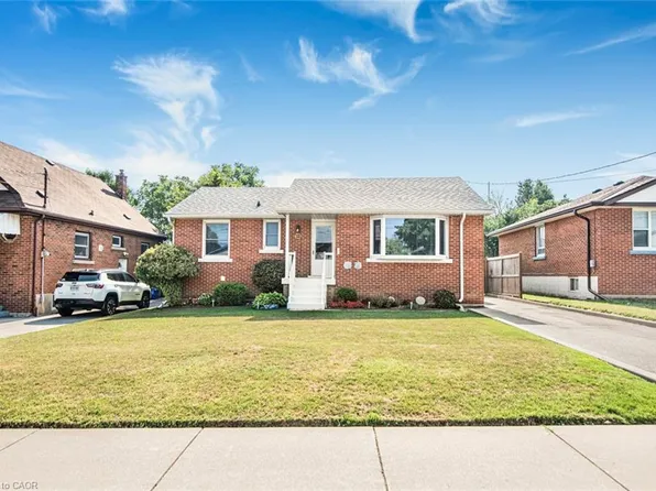 321 E 15th St, Hamilton, ON L9A 4G6