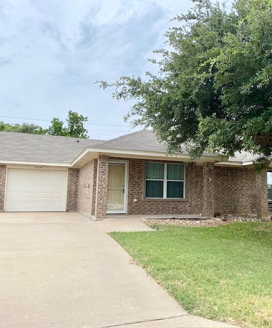 402 Tinker Trl, Burleson, TX 76028 Zillow