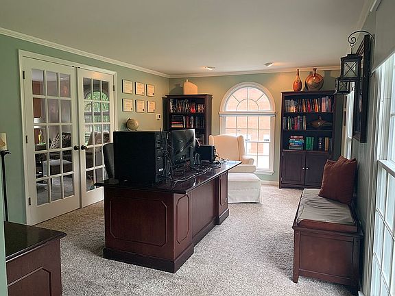 3rd image of 6959 Berkshire Dr