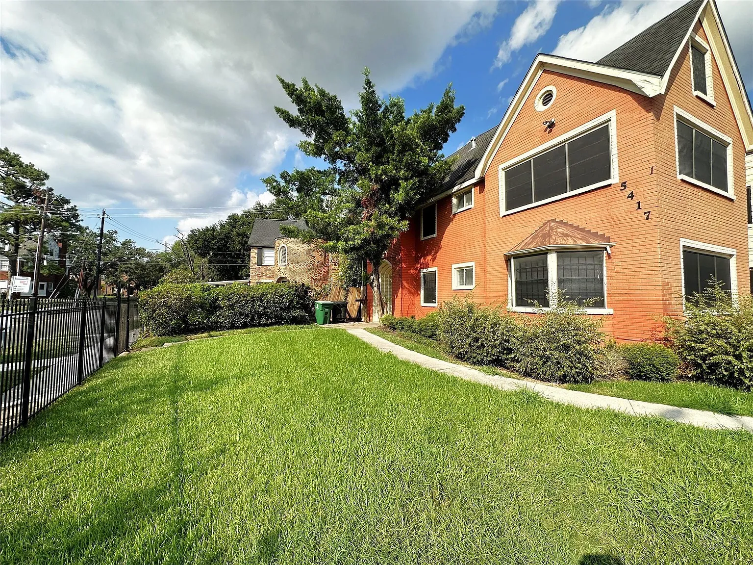 2 bed, 2.0 bath, 1200 sqft, $1,675 — Photo 1