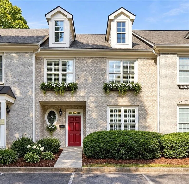 3 bed, 2.5 bath, 1986 sqft, $2,400 — Photo 1