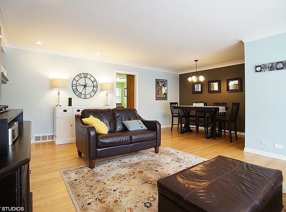5th image of 724 N Drury Ln