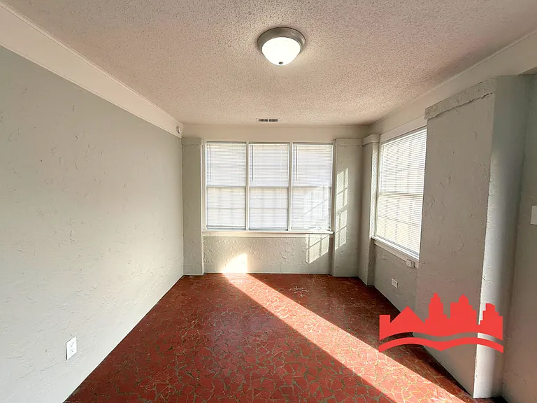 2244 Cypress Cir — Photo 4