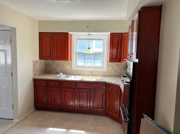 1049 Hartman Ln, Far Rockaway, NY 11691