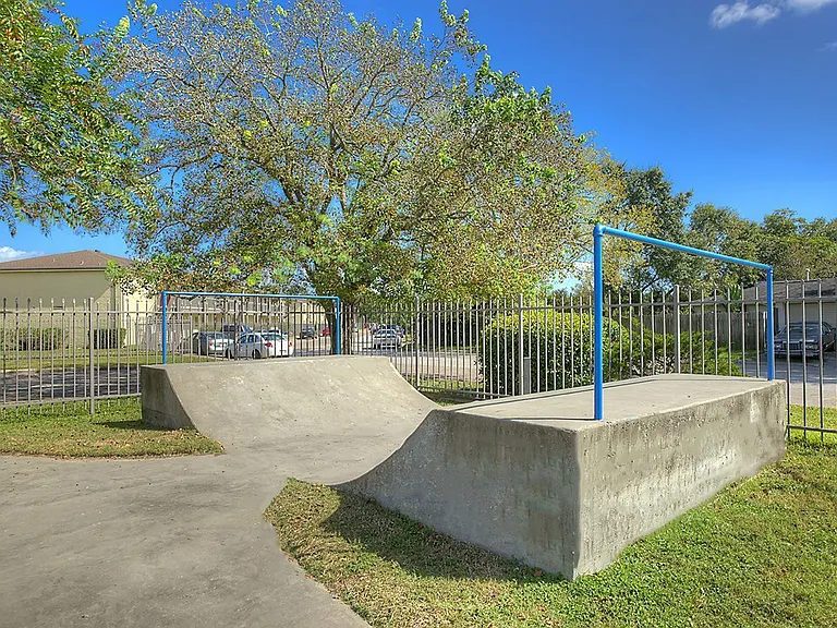 Oaks of Baytown Apartments — Photo 4