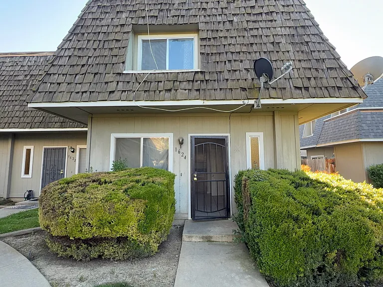 1624 W North Bear Creek Dr — Photo 1