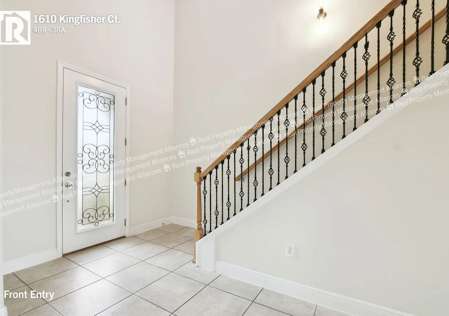Bright & Airy Resort-Style Living on the Water in Gated Bellalago Community — Photo 2