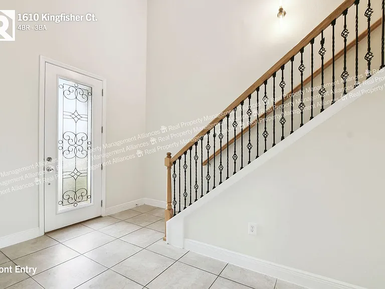 1610 Kingfisher Ct — Photo 2
