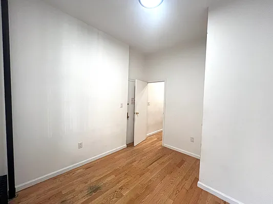 Rented by KNOCKKNOCK LLC | media 9