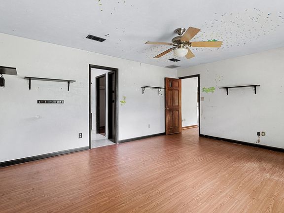 5th image of 6041 Redfield Cir