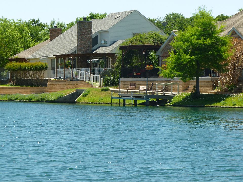Beautiful (12 acre) Oak Lake