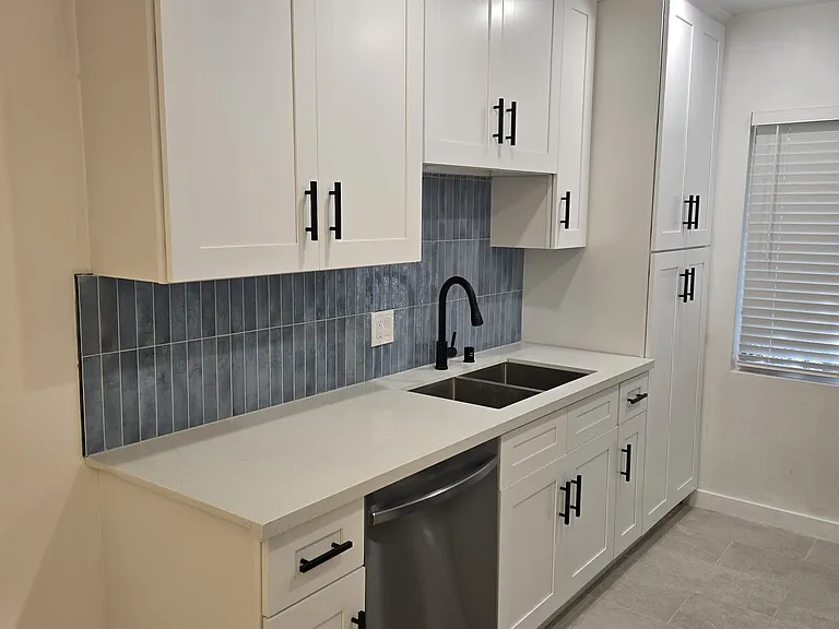 7521 Norton Ave #7 — Photo 5