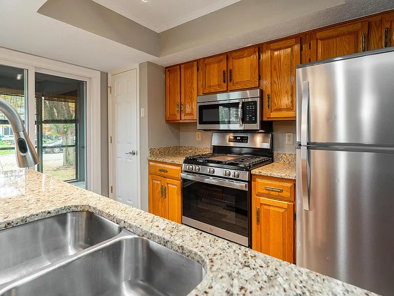 6266 Hyland Dr — Photo 15