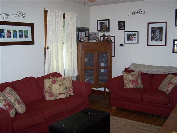 3rd image of 204 Choate St
