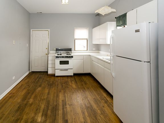 3rd image of 458 N Paulina St #4