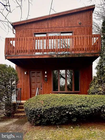 219 Graham St photo 1