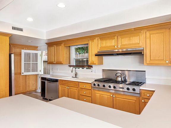 2nd image of 317 Poppy Ave