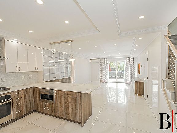 3rd image of 2509 E 63rd St #1