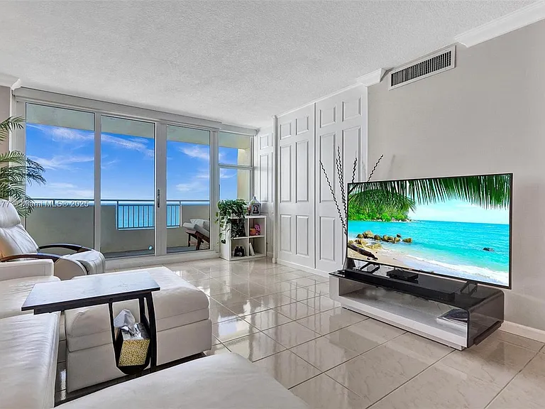 3180 S Ocean Dr #1504 — Photo 2
