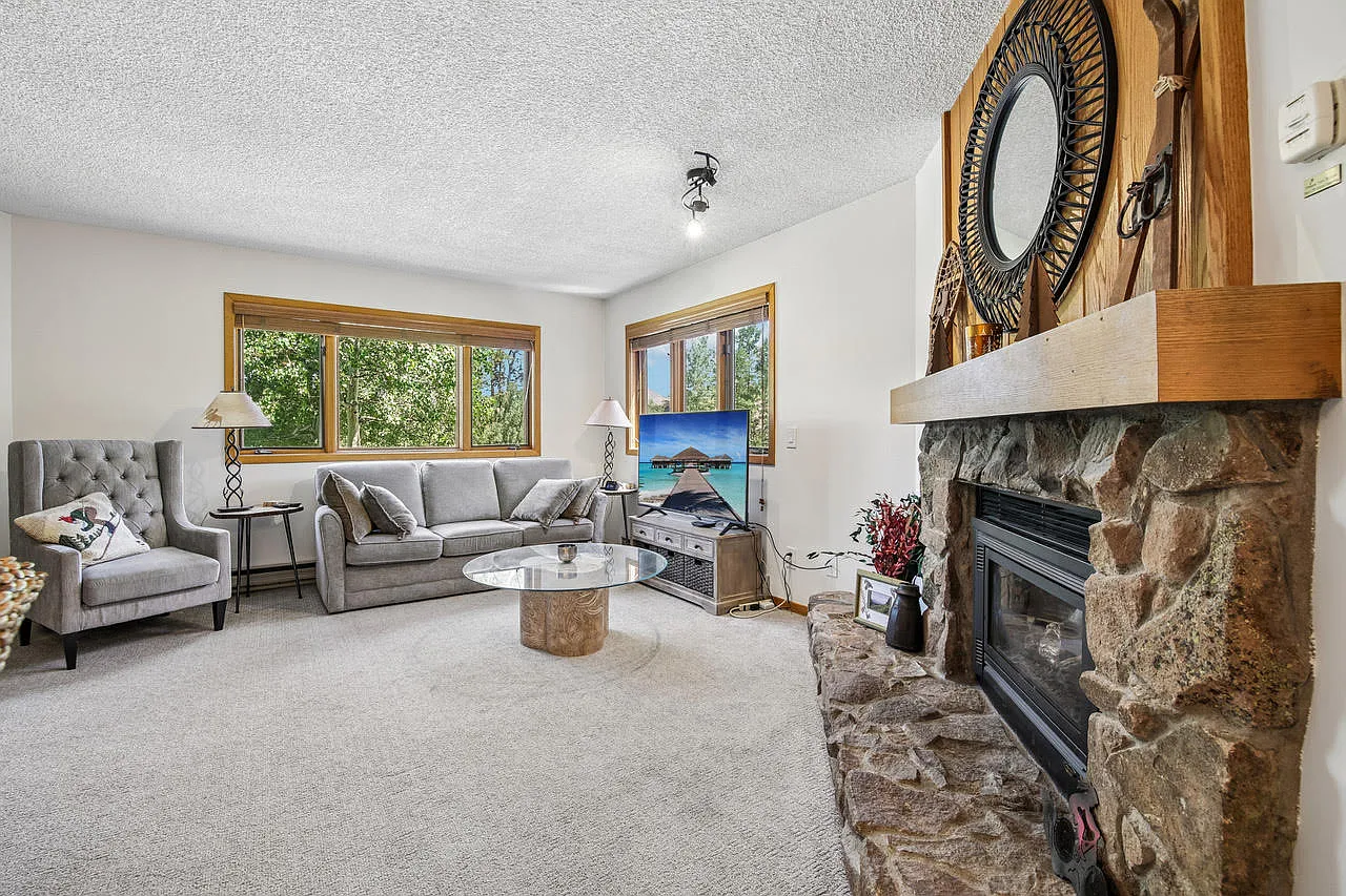 1 bed, 939 sqft, $3,800 — Photo 1