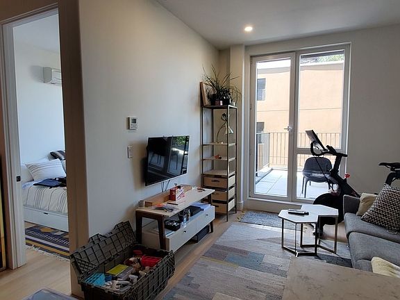 4th image of 420 Tompkins Ave #217