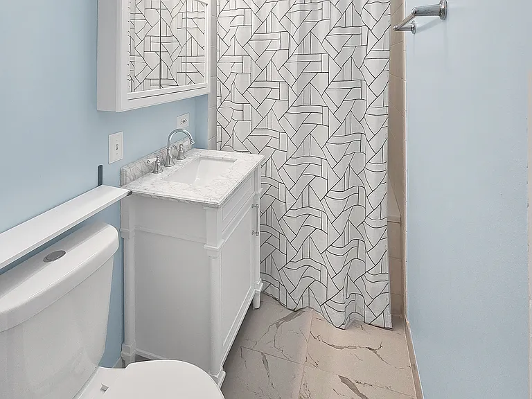937 N Fairfield Ave #2 — Photo 5