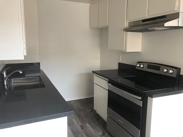 1st image of 528 Short St APT 201
