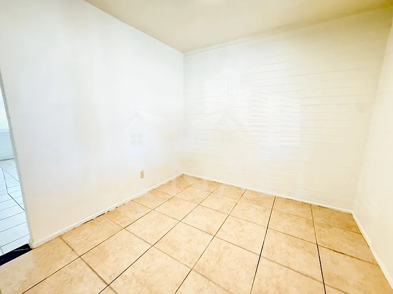 7007 S 8th St — Photo 5