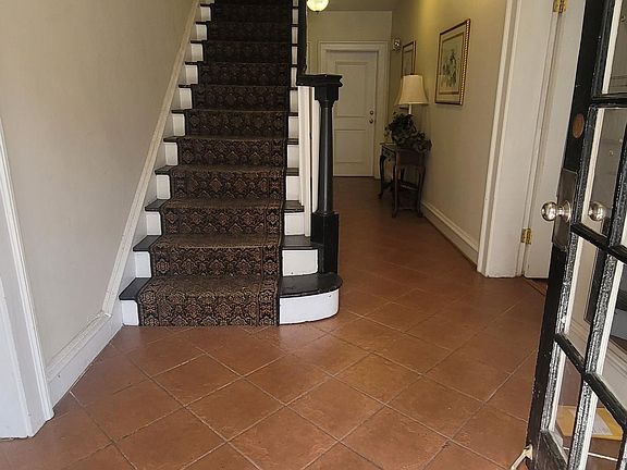 4th image of 2710 Stuart Ave #22